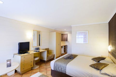 Hospitality Port Hedland - Sydneys Hotel 7