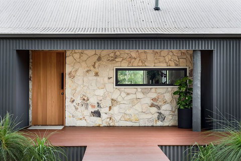 Cedars Mount View - Sydneys Hotel 1