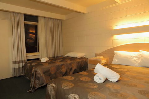 Absolute Lakes Entrance - Sydneys Hotel 6