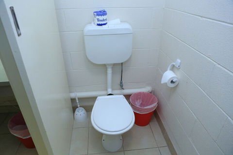 Absolute Lakes Entrance - Sydneys Hotel 5