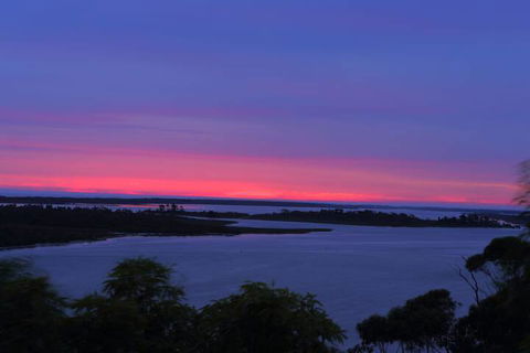 Absolute Lakes Entrance - Sydneys Hotel 2