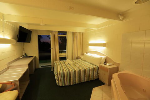 Absolute Lakes Entrance - Sydneys Hotel 7