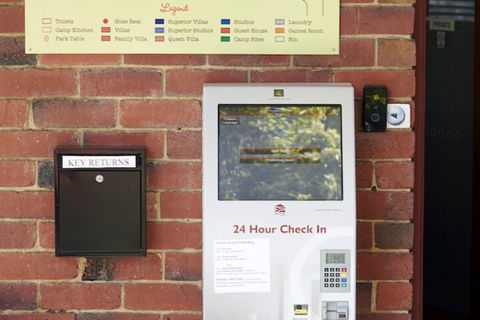 Amaroo Holiday Park - Sydneys Hotel 2