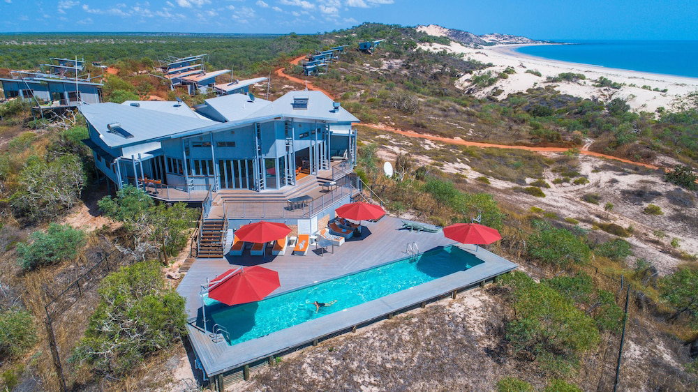 Sydneys Hotel