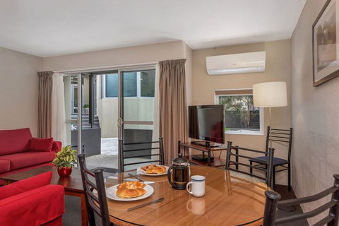 Bay View Villas - Sydneys Hotel 7