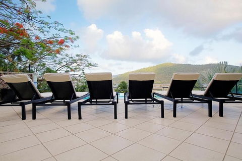 At Waterfront Whitsunday Retreat - Sydneys Hotel 3