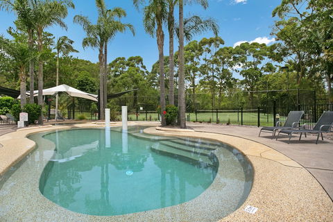 Raffertys Resort - Sydneys Hotel 2