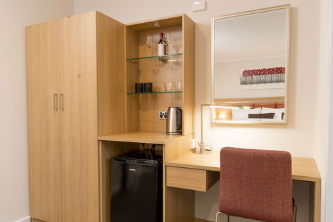 Adelaide Royal Coach - Sydneys Hotel 2