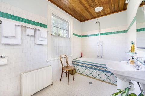Silvermere - Sydneys Hotel 6