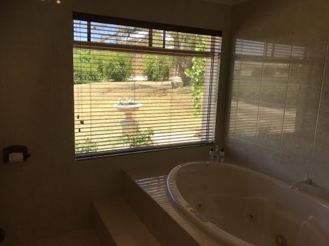 Barossa Shiraz Estate - Sydneys Hotel 2