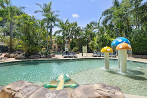 Ashmore Palms Holiday Village - Sydneys Hotel 0