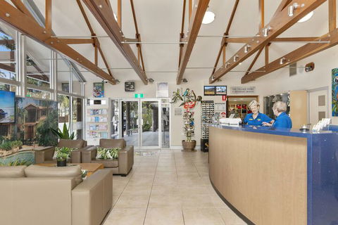 Ashmore Palms Holiday Village - Sydneys Hotel 6