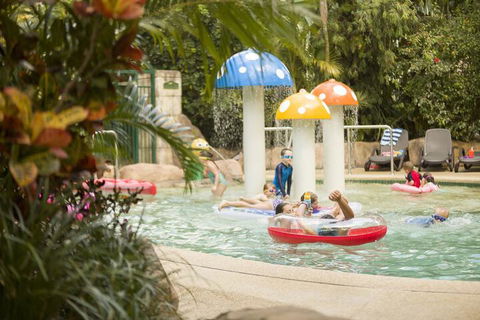 Ashmore Palms Holiday Village - Sydneys Hotel 4