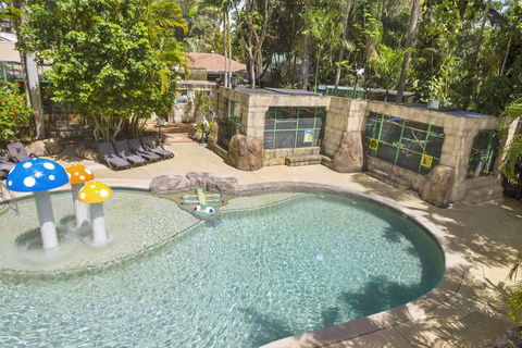 Ashmore Palms Holiday Village - Sydneys Hotel 3