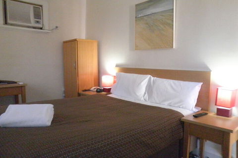 Princes Lodge Motel - Sydneys Hotel 3