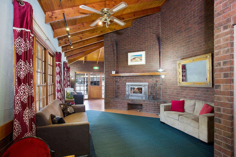 Sydneys Hotel