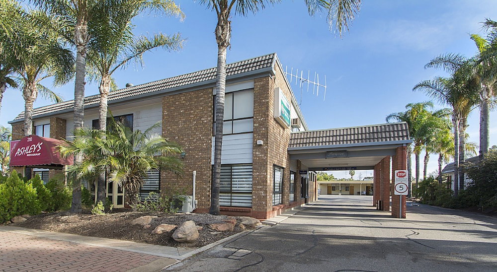 Sydneys Hotel