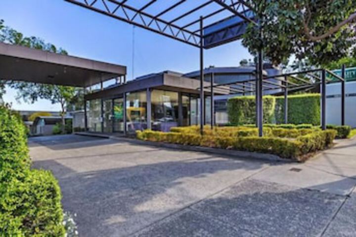 Kew VIC Sydneys Hotel