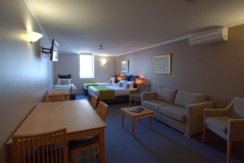 Quest Waterfront Serviced Apartments - Sydneys Hotel 3