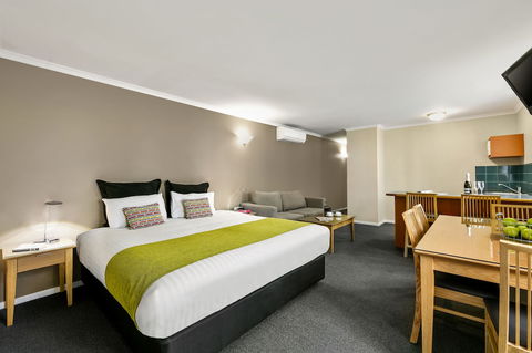 Quest Waterfront Serviced Apartments - Sydneys Hotel 5