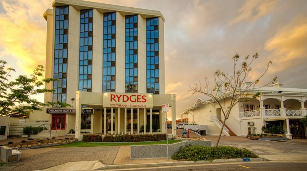 South Townsville QLD Sydneys Hotel