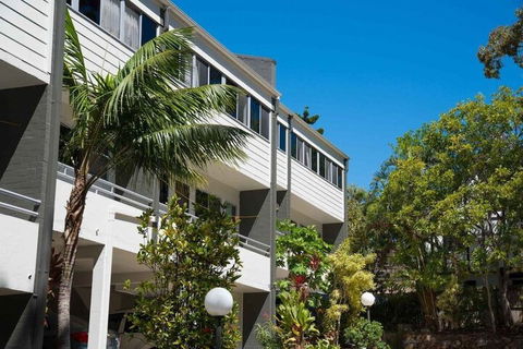 Palm Court Noosa - Sydneys Hotel 1