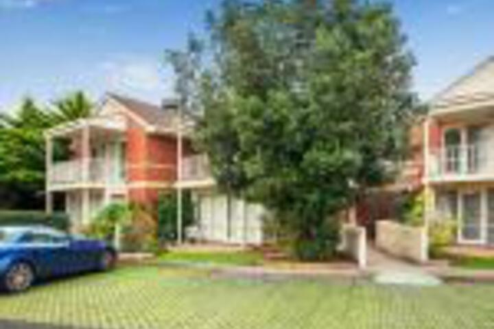 Ivanhoe VIC Sydneys Hotel