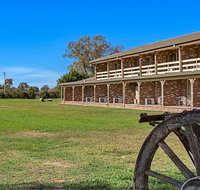 Quality Inn Carriage House - Sydneys Hotel