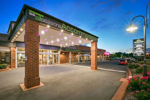 All Seasons Resort - Sydneys Hotel 0