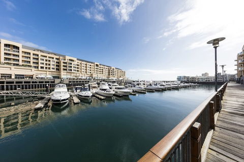 Oaks Glenelg Liberty Suites - Sydneys Hotel 1