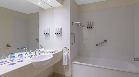 Park Regis Griffin Suites - Sydneys Hotel 6