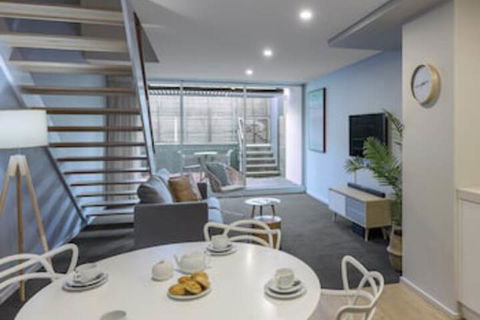 Oaks Nelson Bay Lure Suites - Sydneys Hotel 0
