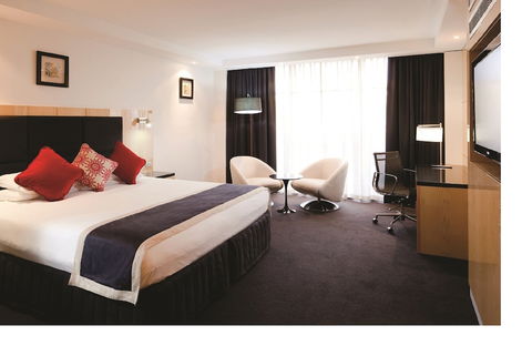 Adelaide Rockford - Sydneys Hotel 6