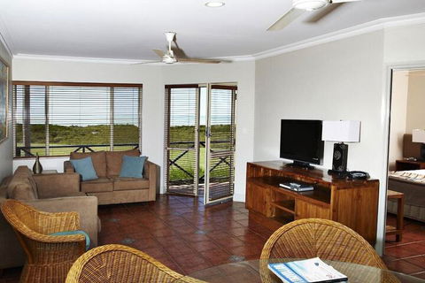 Moonlight Bay Suites - Sydneys Hotel 7