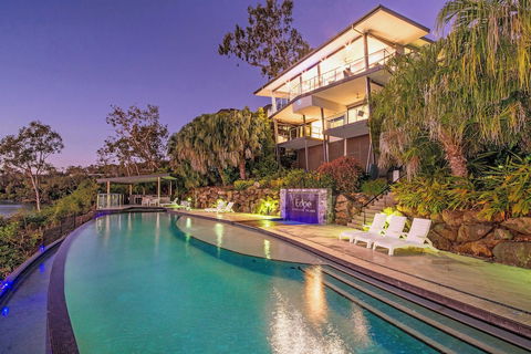Hamilton Island Holiday Homes - Sydneys Hotel 3