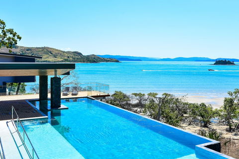 Hamilton Island Holiday Homes - Sydneys Hotel 1