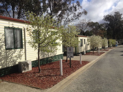 Albury All Seasons Tourist Park - Sydneys Hotel 1