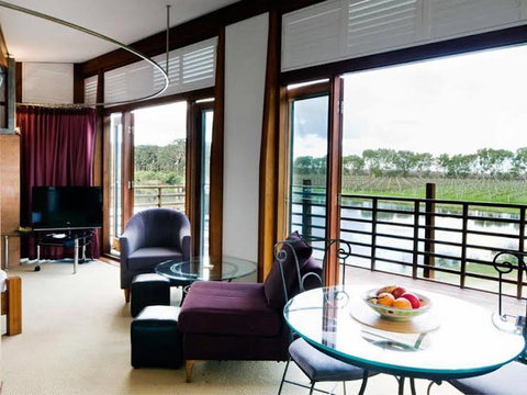Bettenays Accommodation - Sydneys Hotel 0