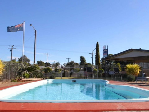 Crossroads Motel - Sydneys Hotel 2