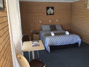 Crossroads Motel - Sydneys Hotel 6