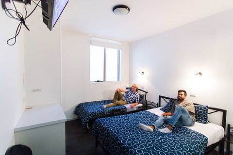 Hobart Central YHA - Sydneys Hotel 4