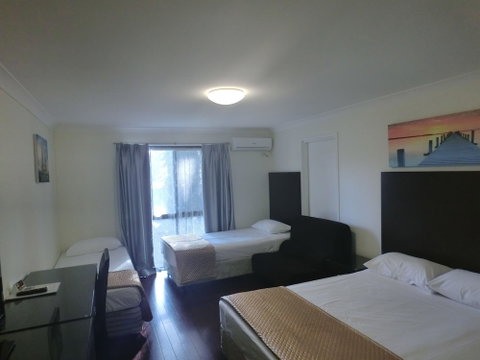 Centenary Motor Inn - Sydneys Hotel 3