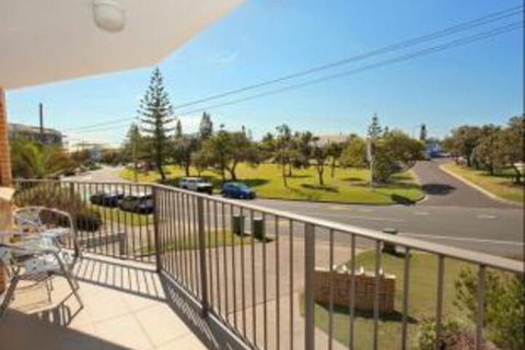 Pacific 1 / 103 - Sydneys Hotel 0