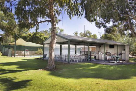 Early Settlers Motel Tocumwal - Sydneys Hotel 4
