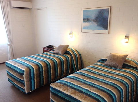 Bremer Bay Resort - Sydneys Hotel 3