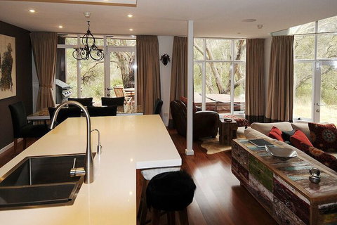 Treehouse - Sydneys Hotel 3