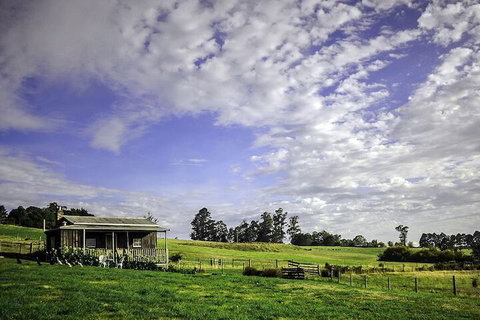Wines For Joanie Cottage - Sydneys Hotel 2