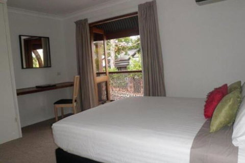 Barker Road - Sydneys Hotel 5