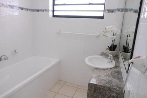 Cylinder Beach Mooloomba Unit 3 - Sydneys Hotel 3
