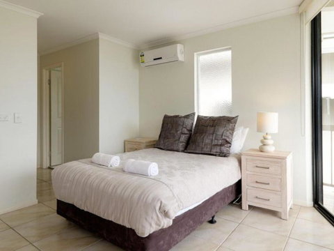 Mooloomba Five - Sydneys Hotel 5